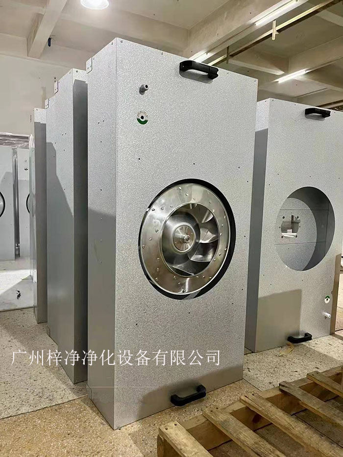 風機過濾器單元(FFU)是一種自帶動力、具有過濾功效的模塊化的末端送風裝置。 風機過濾器單元(FFU)是一種自帶動力、具有過濾功效的模塊化的末端送風裝置。